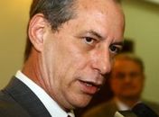 Fora da disputa, Ciro manda recados a Lula, Dilma e PMDB