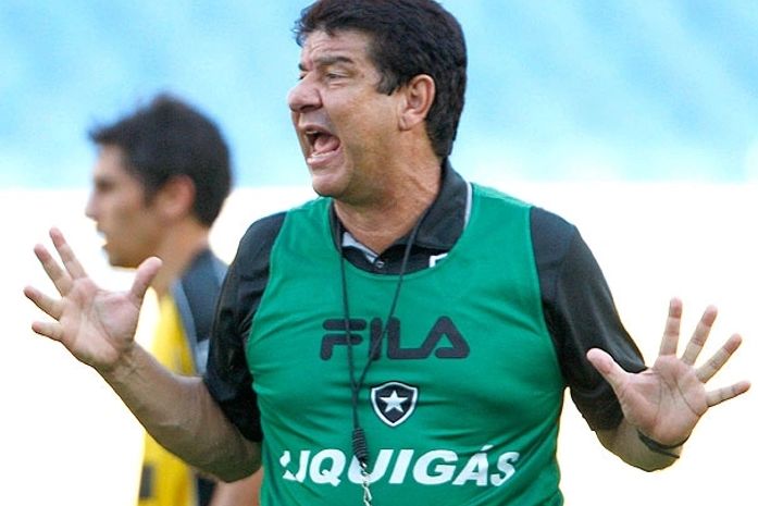 VÍDEO:Dia do Fico: Joel Santana decide seguir no Botafogo e recusa o Fla