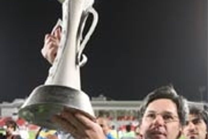 Técnico Caio Júnior conquista título no Futebol do Quatar