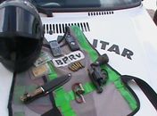 Polícia apreende punhal e revólver com motoqueiros