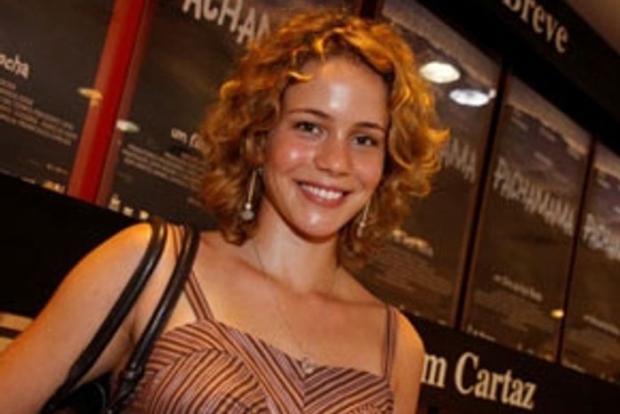 Leandra Leal está negociando ensaio nu na Playboy, diz jornal