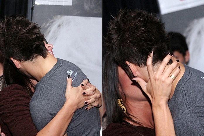 Junior Lima e Panicat Lizzi Benites curtem balada agarradinhos