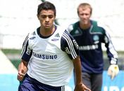 Cleiton Xavier nega que tenha recebido propostas, mas não descarta saída