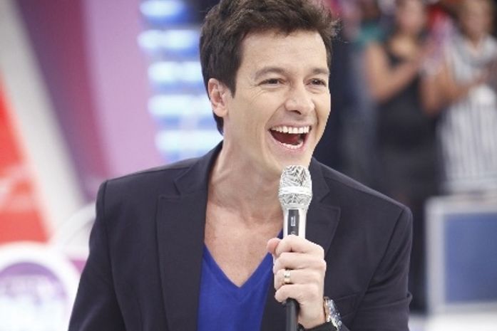 Vencedor do Troféu Imprensa de melhor apresentador, Rodrigo Faro, acha que não está na hora de ter um programa dominical