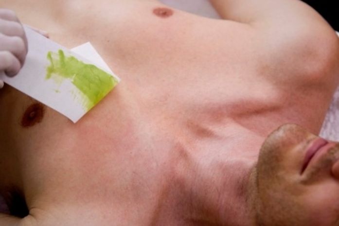 Veja prós e contras dos principais métodos depilatórios para garotos