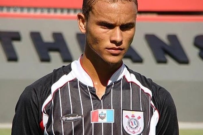 Zagueiro Ewerton irá atuar no futebol da Alemanha