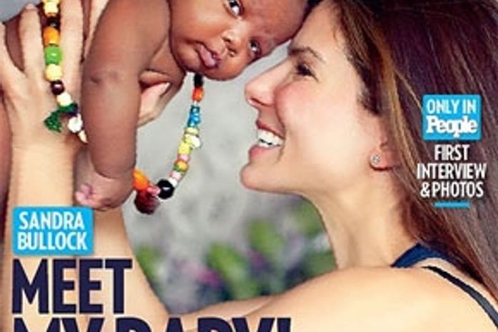 Solteira e em segredo, Sandra Bullock adota um bebê de Nova Orleans