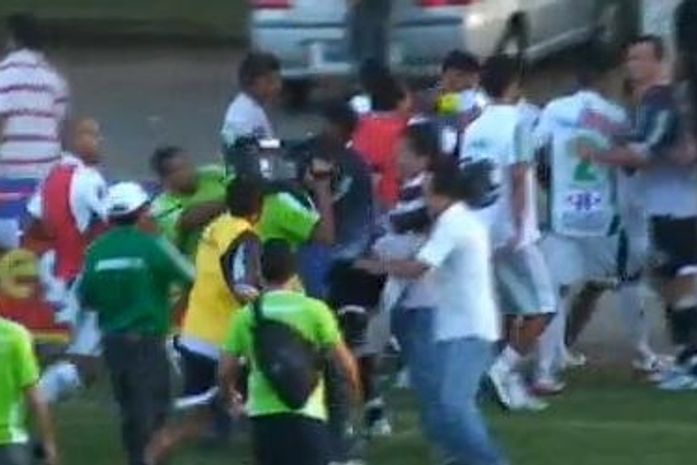 Video: Veja momento em que o zagueiro Índio agride funcionário da TV Pajuçara