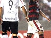 Sob chuva, Fla sai em vantagem contra Corinthians e vê Adriano superar Ronaldo