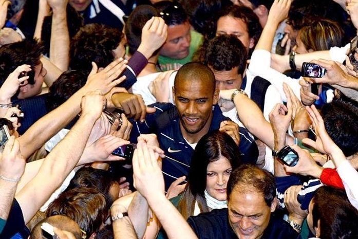 Em clima de festa, Inter é recebida por multidão na Itália