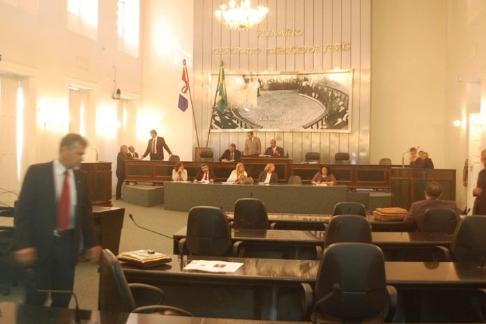 Votação de PEC que trata de prazo para licitações é adiada