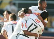 Sofrido, com oito jogadores, mas com Ganso em noite mágica, Peixe é campeão