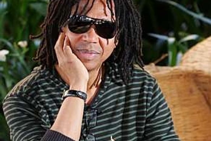 Acelerou! Djavan tem carteira suspensa por excesso de multas, diz jornal