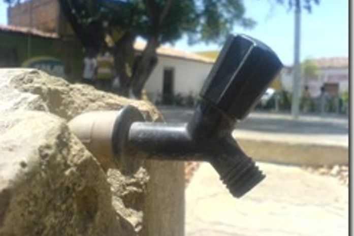 População de Junqueiro sofre com falta de água há quatro dias‏