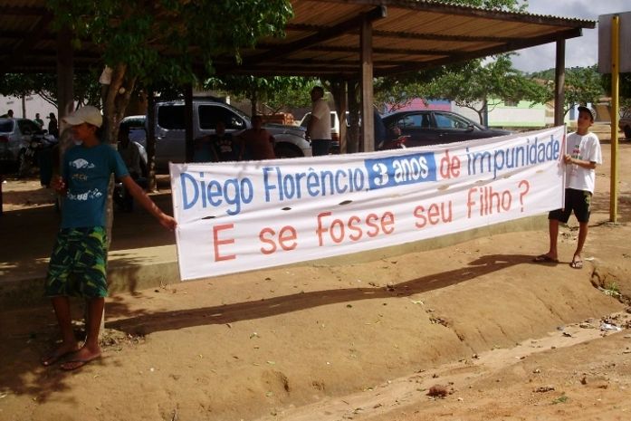 Familiares fazem protesto silencioso pedindo justiça