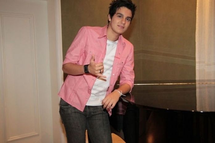 Luan foi atencioso com os vendedores da loja de carros