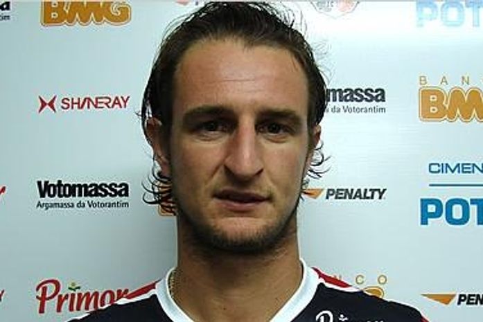 Evandro foi o primeiro reforço do Santa 