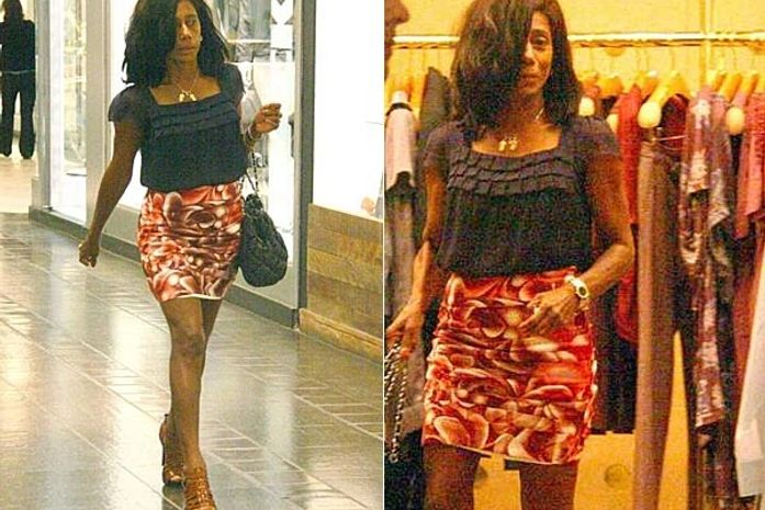 Sem as filhas, Glória Maria passeia em shopping carioca