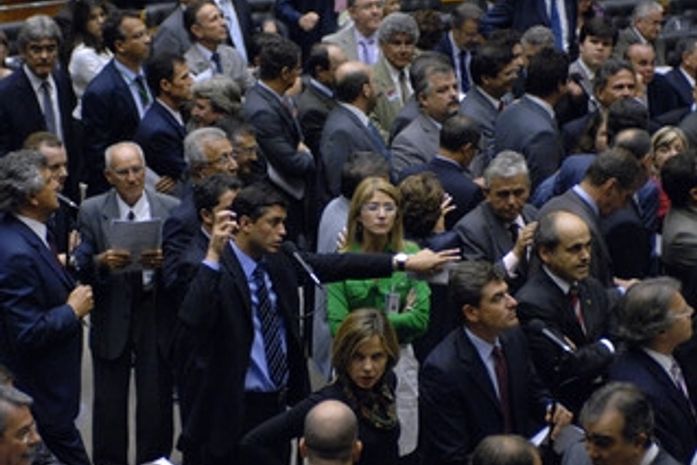 Nome sujo barra emprego; Senado quer fim da exclusão