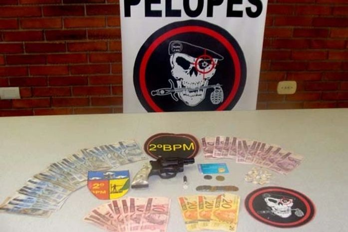 Policia apreende drogas e armas com quadrilha. Criança de 12 anos faz parte do grupo