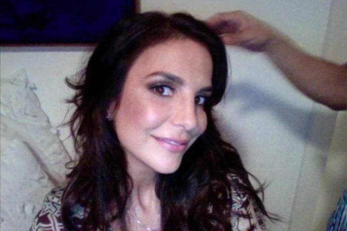 No Twitter, Ivete Sangalo nega gravidez: 'A Hebe pode brincar sempre'
