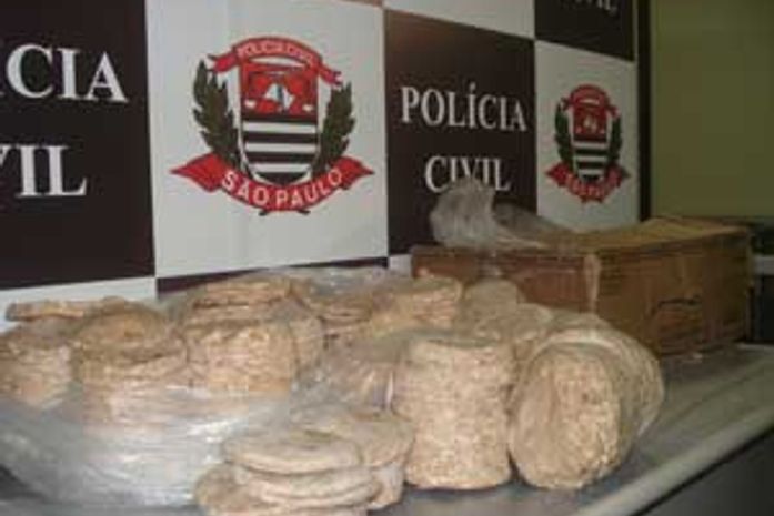 Polícia apreende hambúrgueres vencidos em restaurante do McDonald's