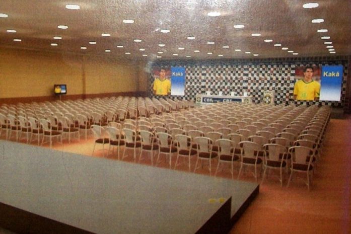 Palco quase pronto: conheça o salão onde será revelada a lista da Copa