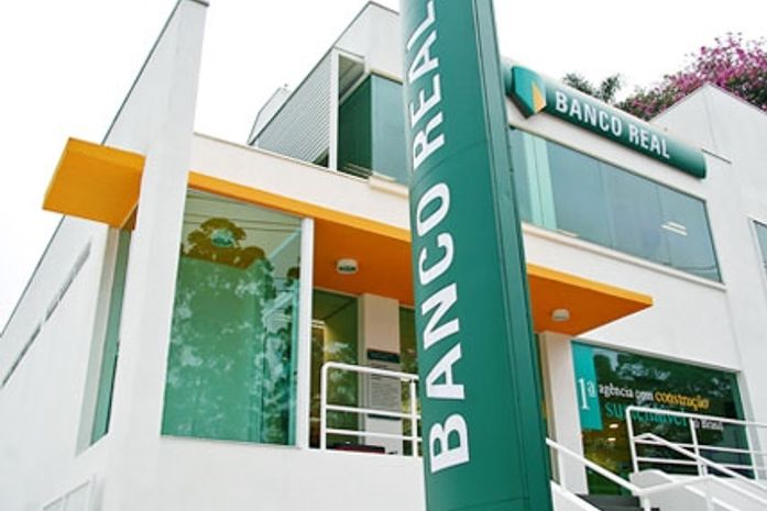 Agencia Bancária é roubada. Assaltantes deixam para trás R$ 10 mil reais