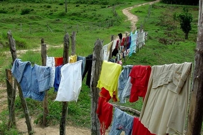 Poesia, música e artes visuais se misturam no Papel no Varal