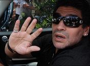 Maradona é acusado de conspiração e deixa Argentina em crise