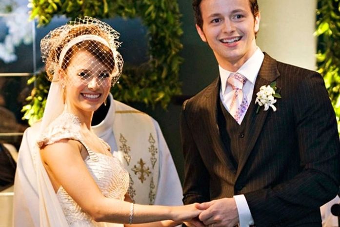 'Temos que fazer sexo a noite inteira?', dispara Sandy sobre lua-de-mel