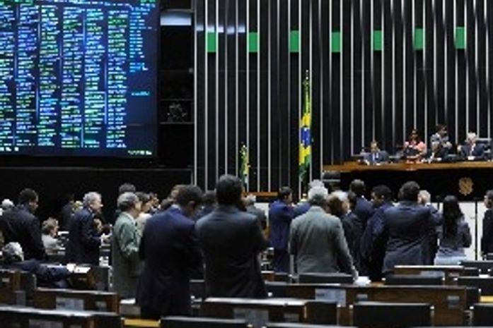 Com fim do sistema proporcional, deputados e vereadores mais votados serão eleitos