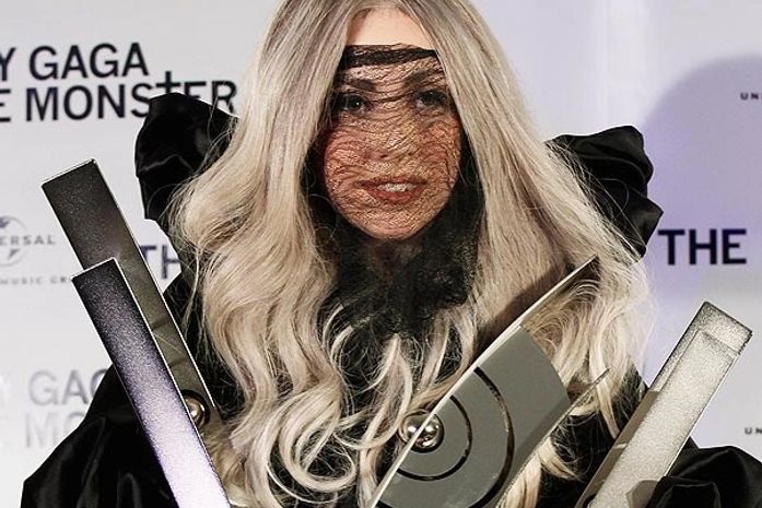 Lady Gaga é acusada de roubar lingeries exclusivas de grife
