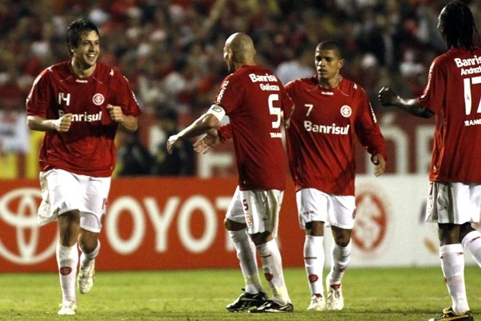 Goleada de 1 a 0! Internacional bate Estudiantes no fim e tem vantagem