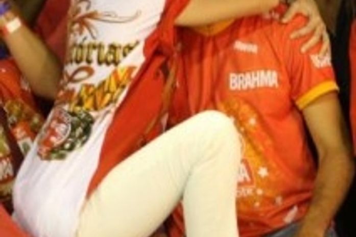 Deborah Secco volta com Roger, mas evita exposição na mídia