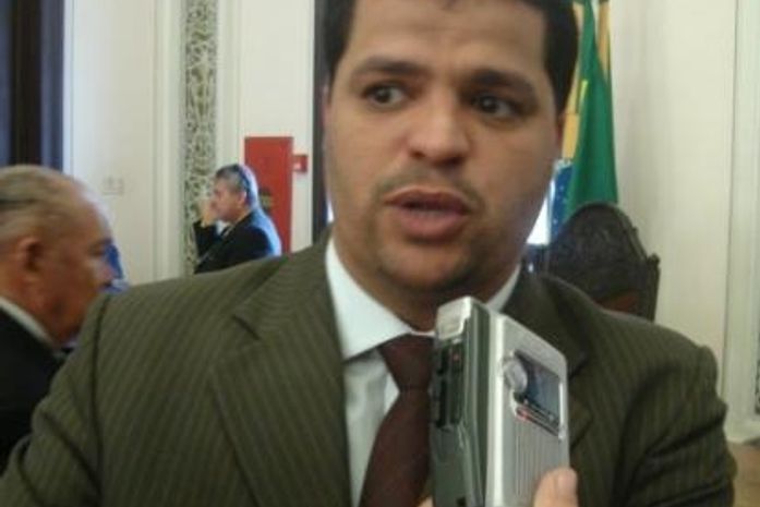 Dudu afirma que tinha 20 comissionados recebendo sem trabalhar no Estado