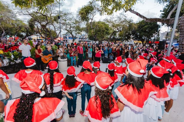 Crianças emocionam o público com Cantata Natalina, no Parque do Centenário