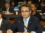 Deputado Francisco Tenório é a favor do projeto que criminaliza a prática do bullying