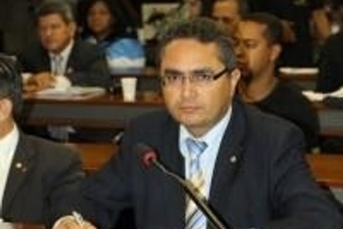 Deputado Francisco Tenório é a favor do projeto que criminaliza a prática do bullying
