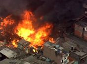 Incêndio atinge favela no ABC