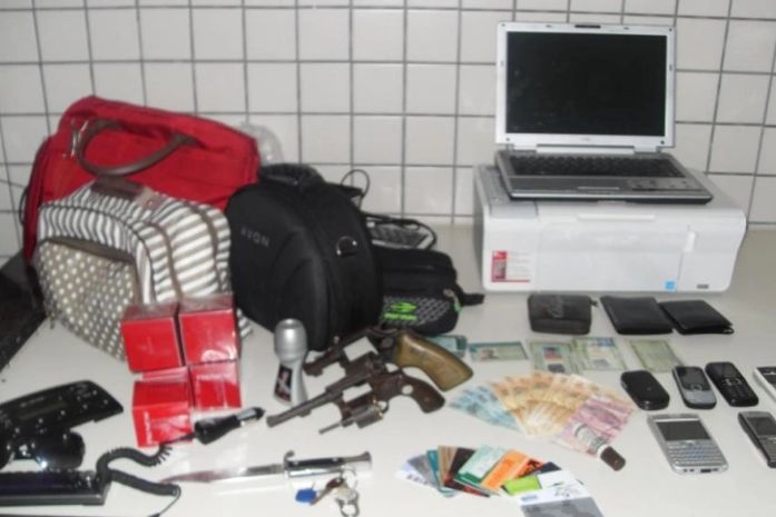 Quadrilha que roubou carro de comerciante é presa em Arapiraca