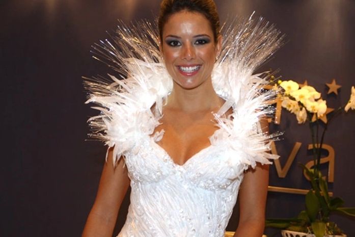 A ex-BBB Fernanda vestida de noiva