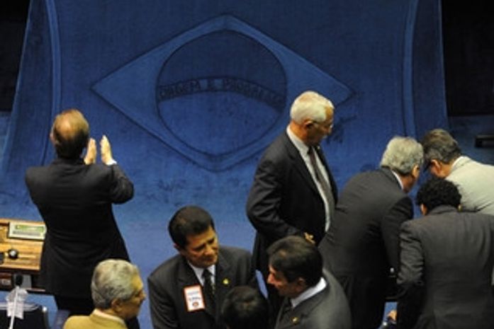 Mudança de última hora no Ficha Limpa deve livrar candidatos já condenados