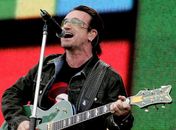 Bono machuca as costas e passa por cirurgia de emergência