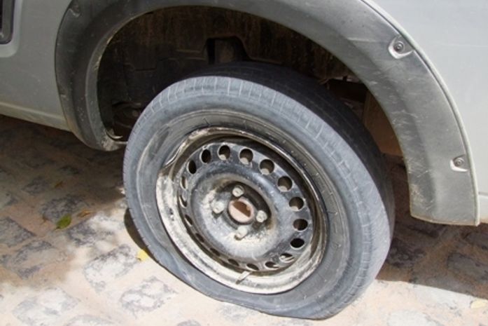 Carro teve pneu furado com disparo