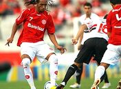 Everton, do Internacional, e Marlos, do São Paulo