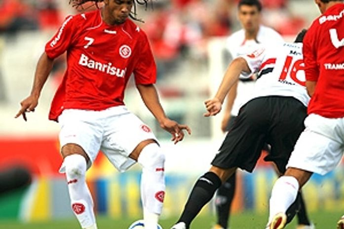 Everton, do Internacional, e Marlos, do São Paulo