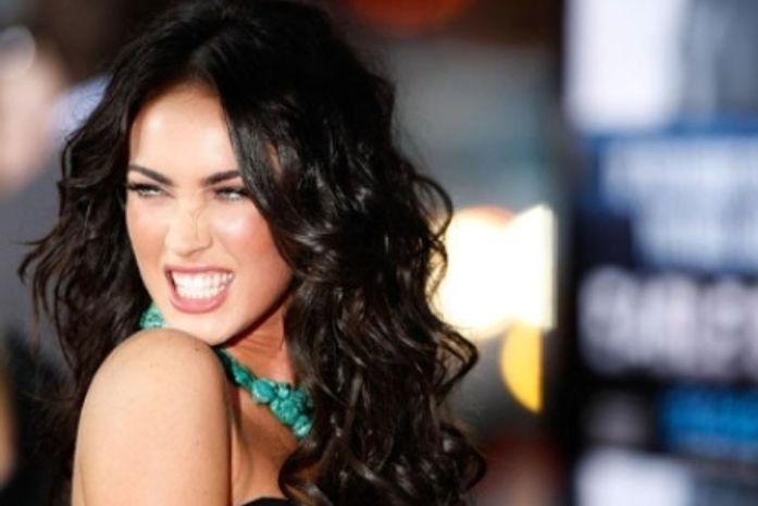 A bela atriz Megan Fox durante uma premiação, neste ano