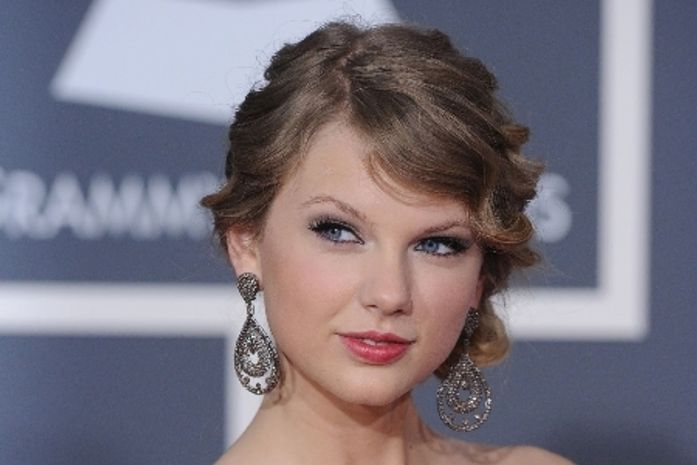 Consultora dá dicas para escolher roupas de madrinha