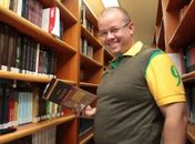 Apesar de ser fanático por futebol, Daniel Basílio, 35, vai
perder a Copa do Mundo para estudar para um concurso